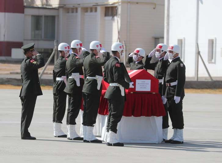Suriye'de şehit düşen Uzman Çavuş Muammer Yiğit'in naaşı memleketi Tokat'a uğurlandı - Resim: 1