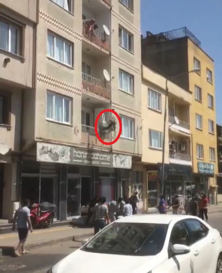 Bursa'da kadın balkondan aşağı böyle atladı o anlar görüntülendi - Resim: 2