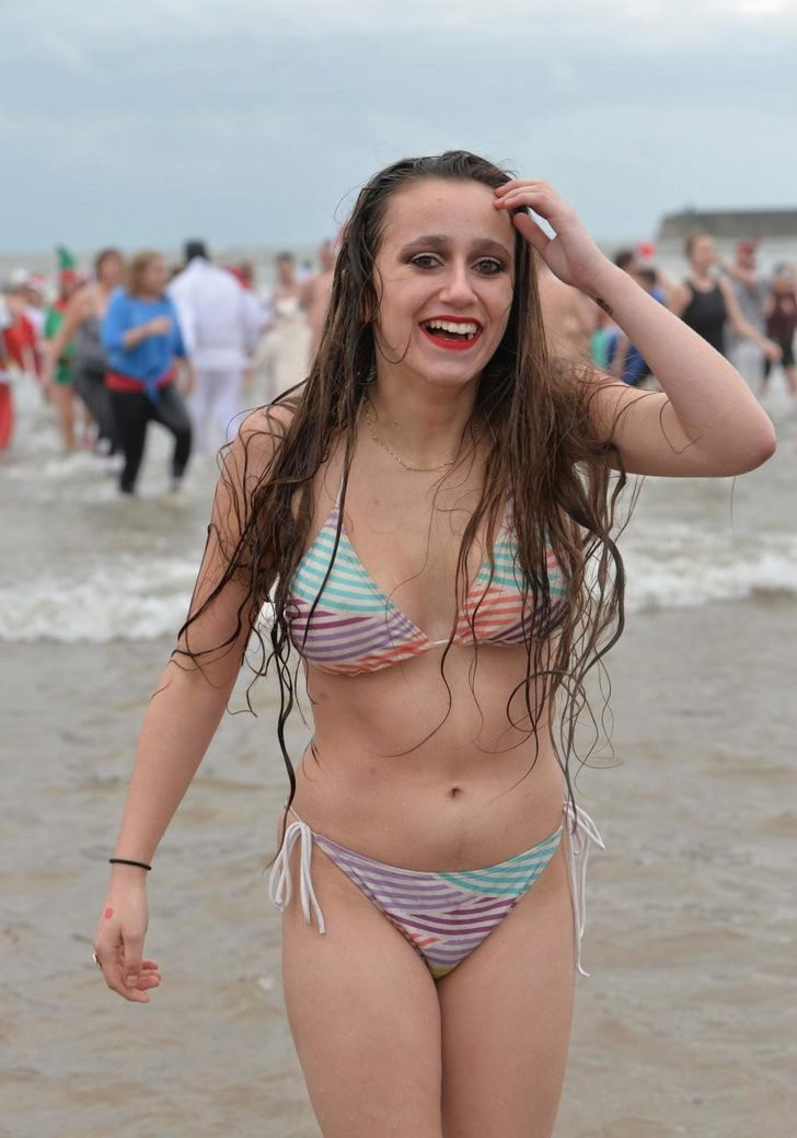 Yok böyle yılbaşı kutlaması dondurucu soğukta öyle şeyler yaptılar ki - Resim: 3