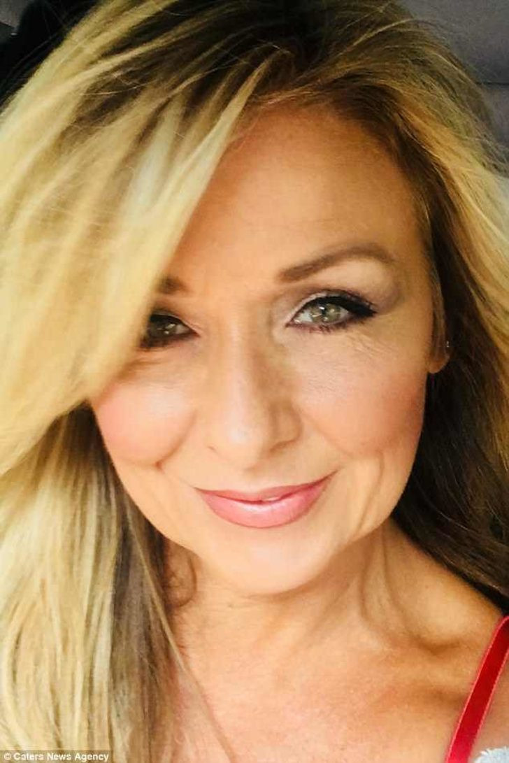 25 yıldır sürdüğü rimeli temizlemeyince az kalsın kör oluyordu - Resim: 1