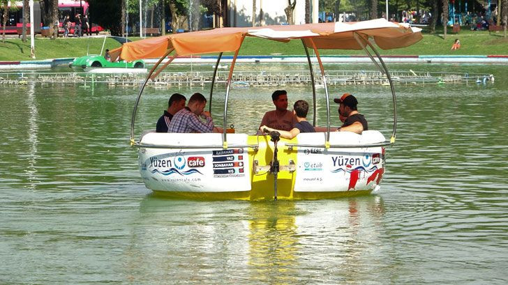 Bursa'da yüzen kafe yoğun ilgi görüyor ama fiyatı cep yakan cinsten! - Resim: 2