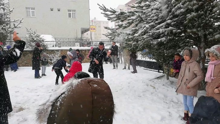 Gümüşhane'de denetime giden kaymakama kar topu yağmuru! - Resim: 1
