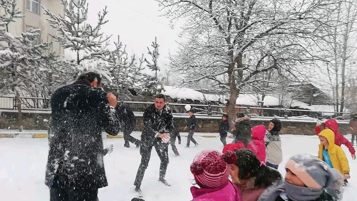 Gümüşhane'de denetime giden kaymakama kar topu yağmuru! - Resim: 2