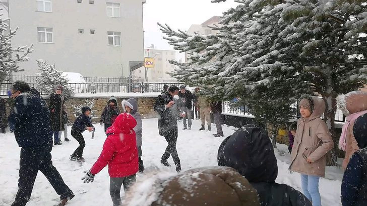 Gümüşhane'de denetime giden kaymakama kar topu yağmuru! - Resim: 3