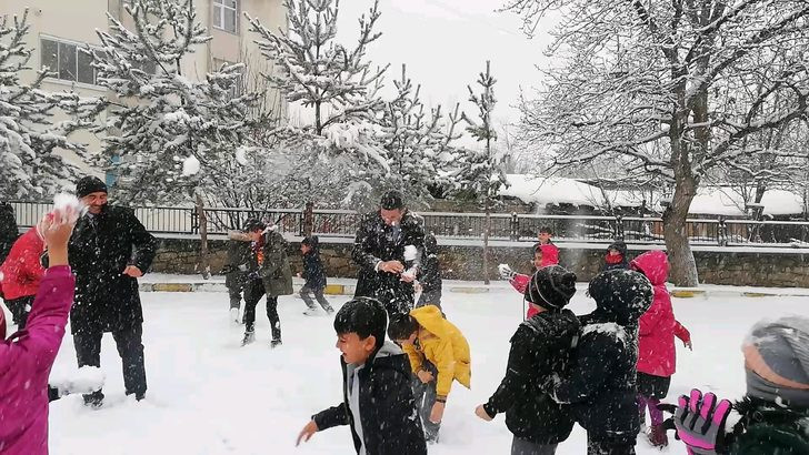Gümüşhane'de denetime giden kaymakama kar topu yağmuru! - Resim: 4
