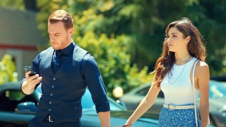Hande Erçel ve Kerem Bürsin'in dizisi Sen Çal Kapımı için FOX TV'den flaş karar! - Resim: 3