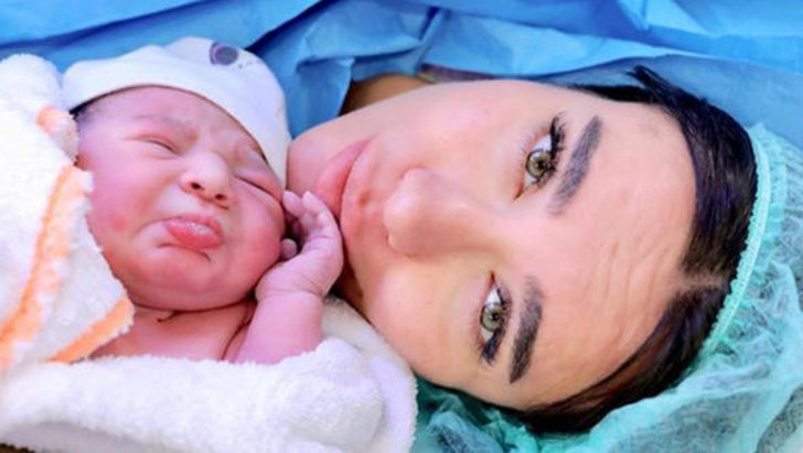 Keçeli çifti oğullarını kucağına aldı! Bebeğin ilk fotoğrafı... - Resim: 3