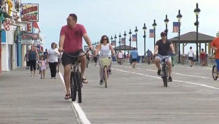 Korona günlerinde dünyayı şaşkına çeviren görüntü! Plajlara akın ettiler - Resim: 2