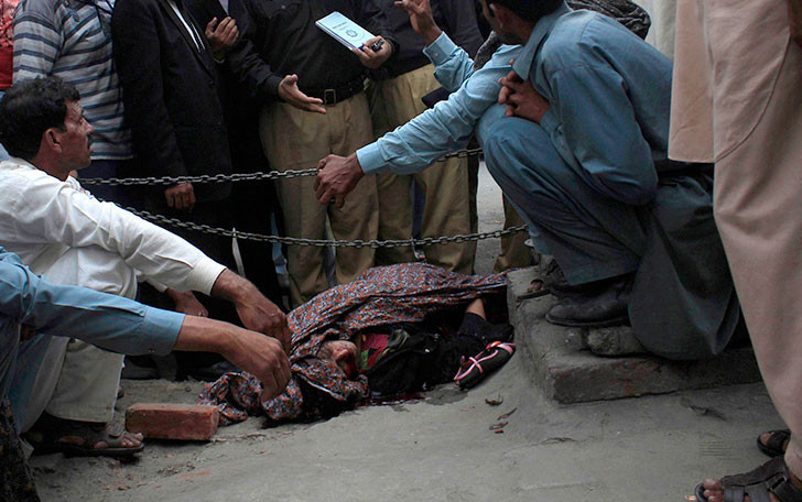 3 aylık hamile kadın taşlanarak öldürüldü - Resim: 1