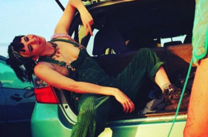 Otostopla bindiği arabada dehşeti yaşadı! Yol kenarına götürüp... - Resim: 2