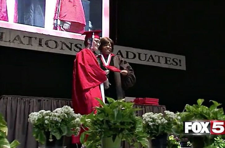 Üçüzlerdeki tuhaflığı öğretmenleri farketti! - Resim: 4