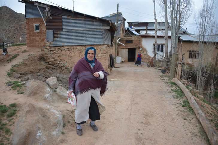 Çiftçi kadın kursiyere özel servis aracı - Resim: 4