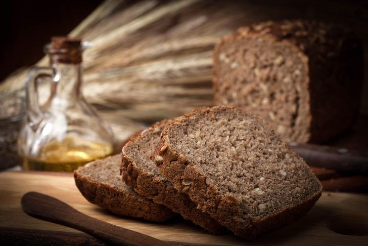 Gıda terörü durmuyor! Kepekli ekmek diye sattıklarının içinden çıkanlar şoke etti - Resim: 1