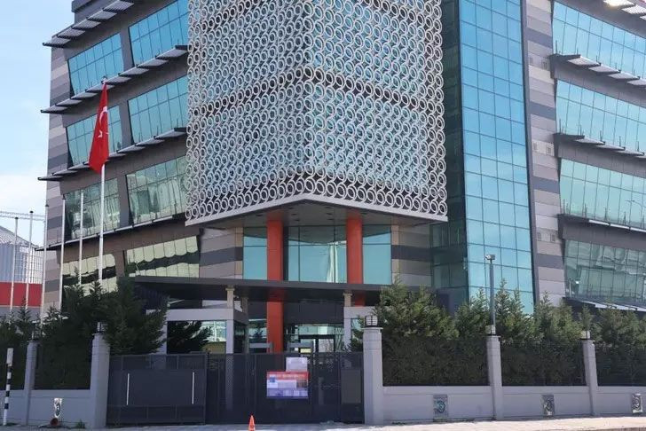 Ünlü işadamı 2.5 milyar lira toplayıp kaçtı! TSK'dan ihraç Üsteğmen çıktı! 30 kişi için gözaltı kararı çıktı! - Resim: 4