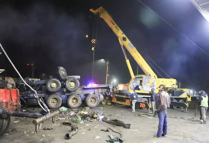 Kenya'da katliam gibi kaza! Ortalık savaş alanına döndü! 51 ölü kişi öldü, çok sayıda yaralı var! - Resim: 1