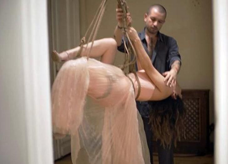 Aynur Aydın'ın 'Bilmece' klibindeki +18 salıncaklı cinsel fantezi sahneleri olay yarattı 'RTÜK görmüyor mu' - Resim: 2