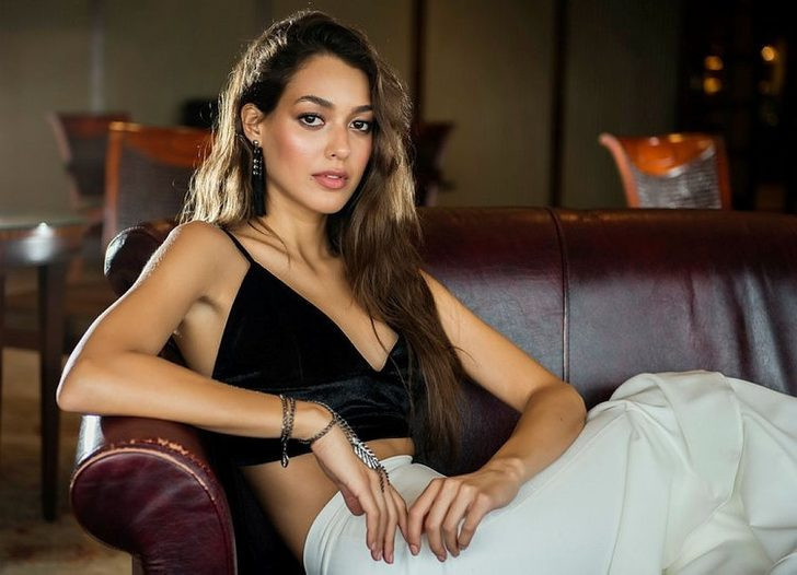 Dilan Çiçek'in bir de annesine bakın! İşte ünlüler ve anneleri... - Resim: 1