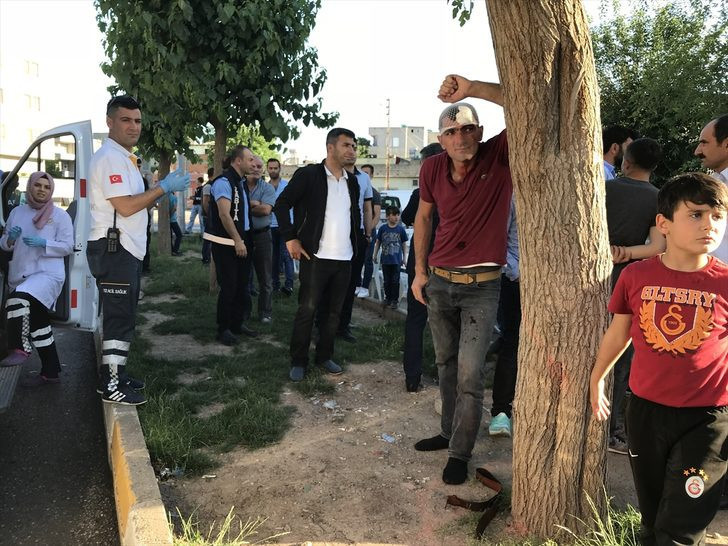 İftar çadırı karıştı: Taş ve sopalar havada uçuştu! - Resim: 3