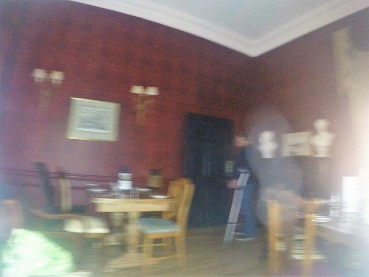 Bankacılığı bırakıp medyum oldu! Şimdi paraya para demiyor - Resim: 1