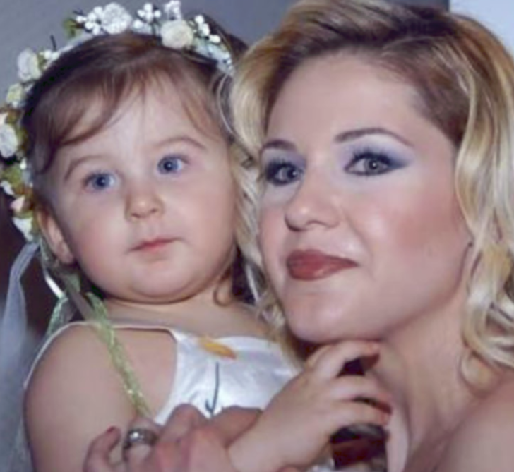 Emine Ün'ün kızı annesinin kopyası oldu - Resim: 1