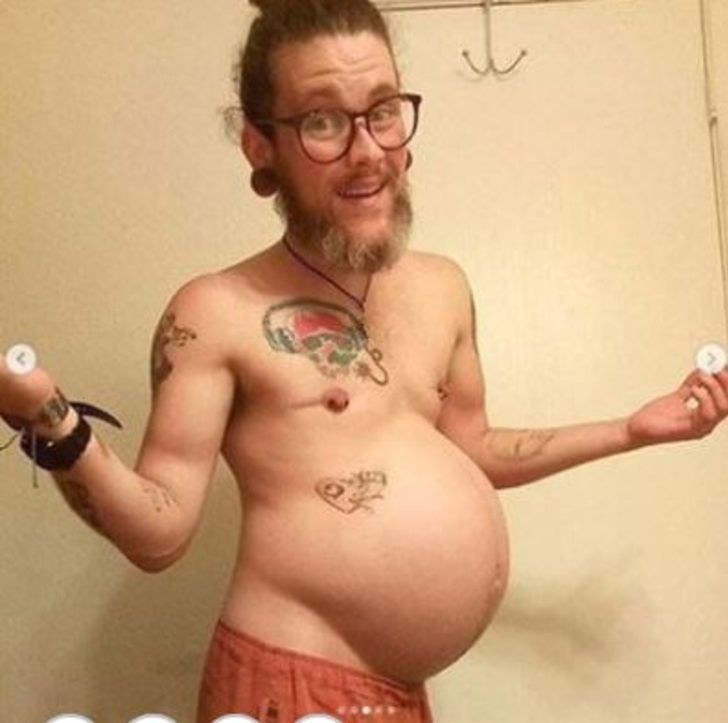 Tüm dünyanın konuştuğu Hamile baba Wyley Simpson doğum yaptı! - Resim: 1