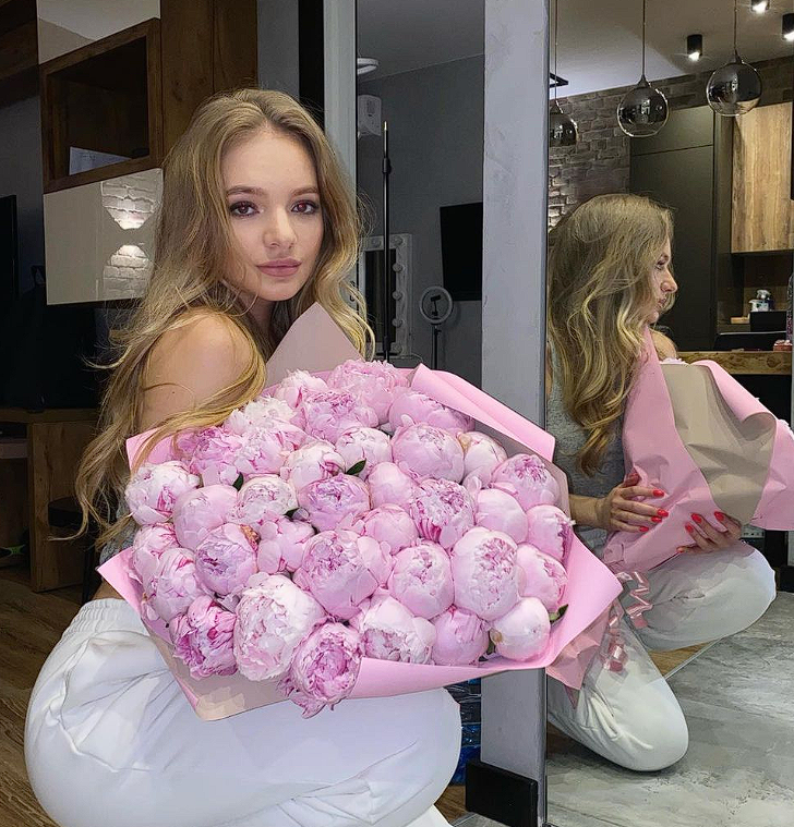 Vladimir Putin'in sağ kolu Peskov'un kızının lüks yaşamı tepki çekti - Resim: 2