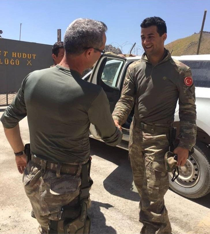 Hakkari'de yılın babası seçildi! Baba ile oğul sırt sırta Vatan nöbeti tutuyor - Resim: 4