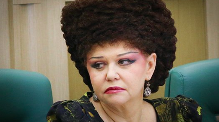 Gördüğünüz bu kadın tamamen gerçek hem de mecliste! - Resim: 4