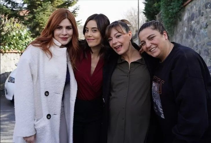 Sadakatsiz'in Derya'sı taze anne Özge Özder emzirme konusundaki eleştirilere isyan etti - Resim: 1