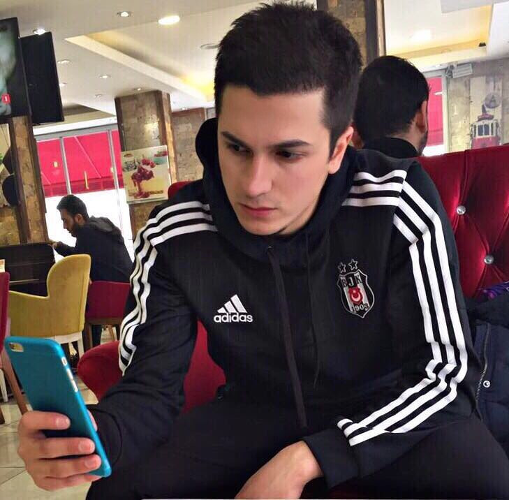 Emre Özkan kimdir? Yotube fenomeni hayatını  kaybetti - Resim: 4