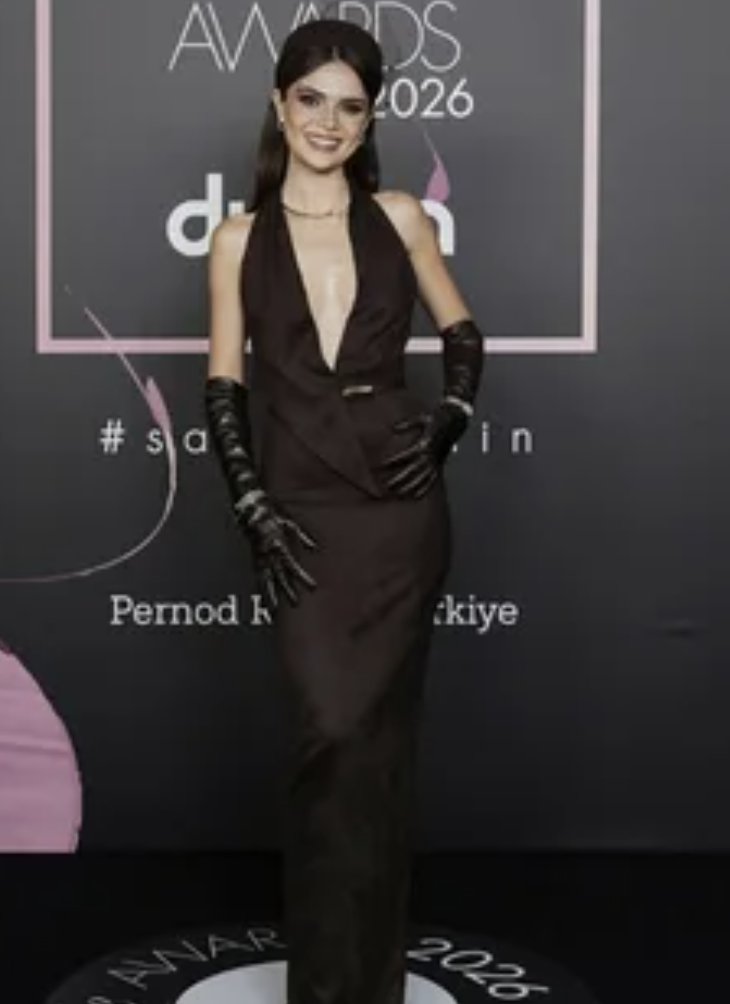 Sinem Ünsal'a ödül gecesinde yoğun ilgi! Prestij Ödülünün sahibi oldu... - Resim: 2