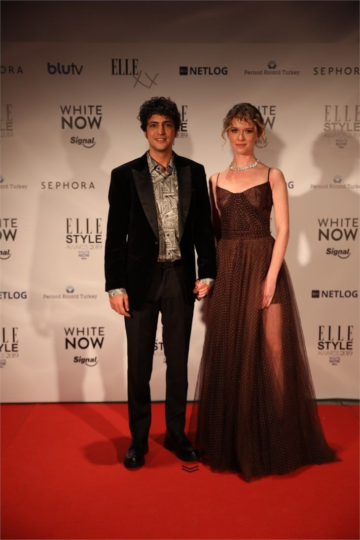 Taner Ölmez sevgilisi Ece Çeşmioğlu'yla nişanlandı FOX TV Mucize Doktor oyuncusu - Resim: 4