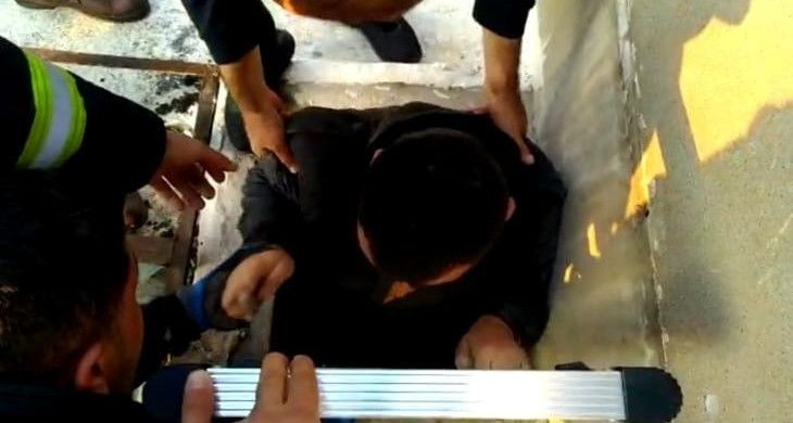 Trajikomik olay! Havalandırma boşluğuna düştü: Kurtarılırken bakın ne istedi! - Resim: 4