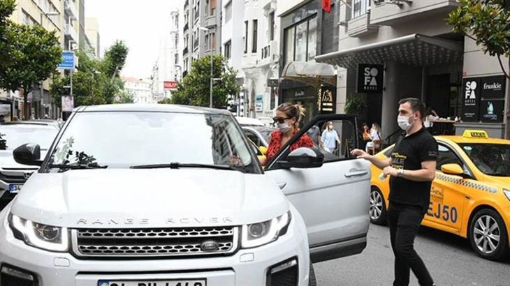 Eda Ece yine gergin! Sevgilisi Buğrahan Tuncer ile sokakta tartışmıştı - Resim: 2