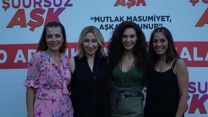 Hercai'nin yıldızı Ebru Şahin'in yeni filminin çekimleri bitti! Şuursuz Aşk'ın final yemeği - Resim: 3