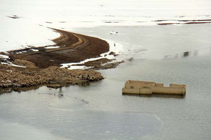 Sivas'ta sular altında kalan köyden ilginç görüntüler - Resim: 1