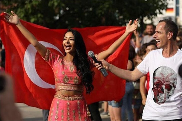 Yerli Kim Kardashian Gizem Şahin Miss Freedom of the World yarışmasının birincisi oldu! - Resim: 2