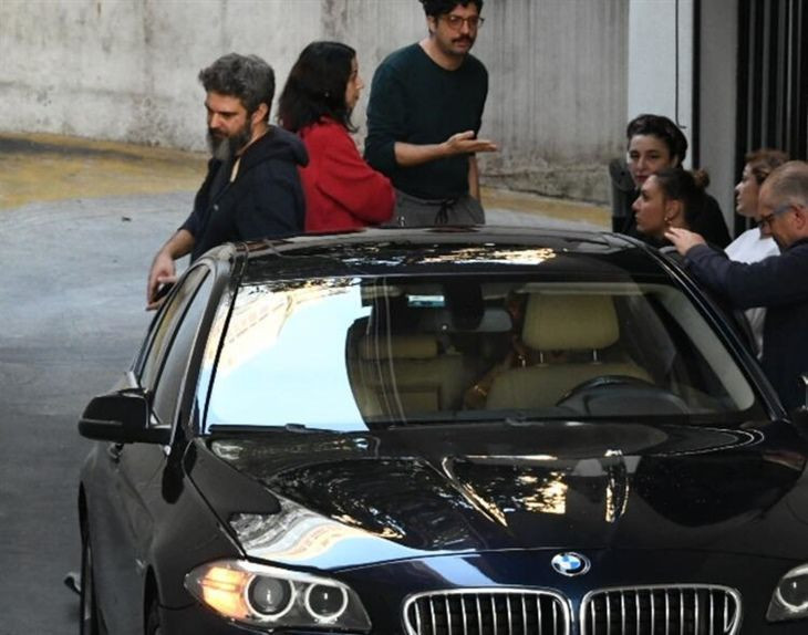 Gülben Ergen sevgilisi Emre Irmak ile yakalanmamak için bakın ne yaptı - Resim: 4