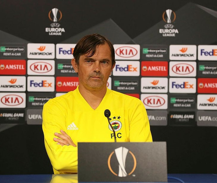 Fenerbahçeli taraftarlardan Cocu'ya tepki!. - Resim: 1