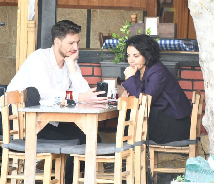 Göksel sevgilisiyle yakalanınca ne yapacağını şaşırdı kaçarak uzaklaştı - Resim: 2