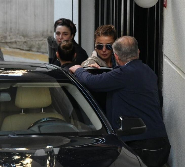 Gülben Ergen sevgilisi Emre Irmak ile yakalanmamak için bakın ne yaptı - Resim: 3