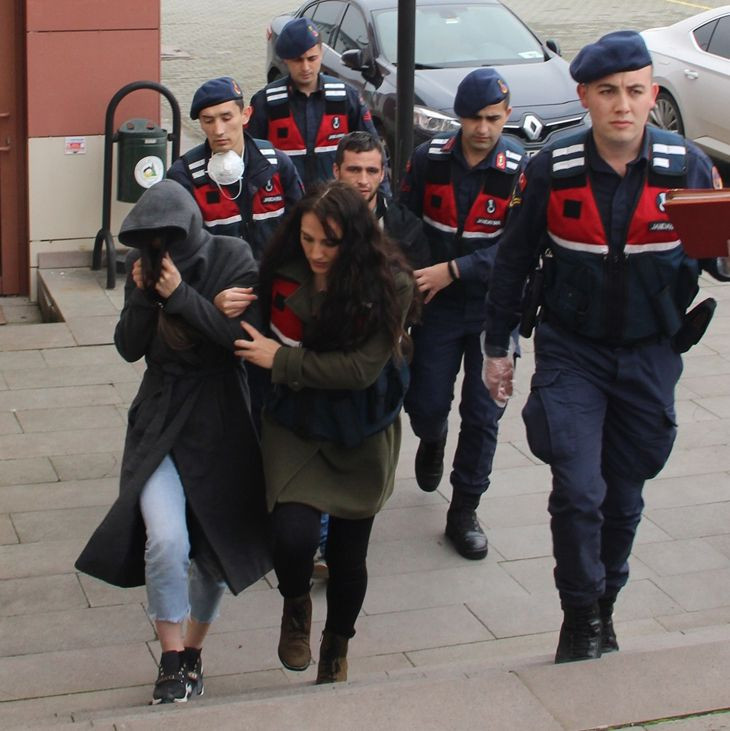 Emre Aşık’ın eşi Yağmur Aşık cezaevi firarisiyle aynı arabada yakalandı  - Resim: 2