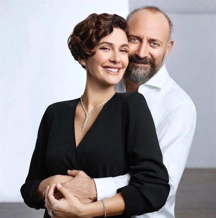 Bergüzar Korel'in denizle imtihanı Halit Ergenç eşine böyle yardımcı oldu - Resim: 1