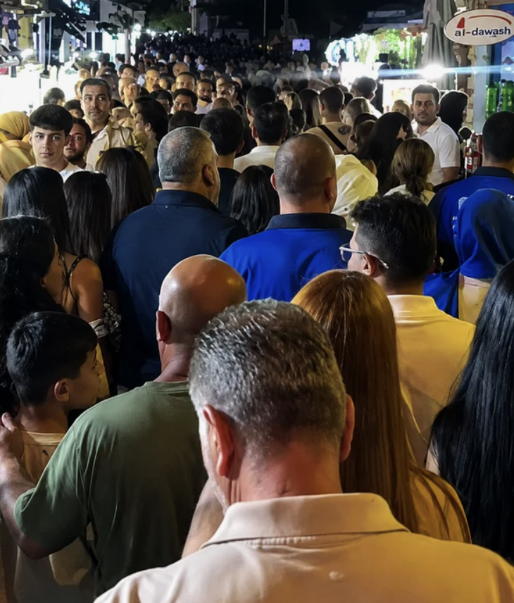 Tatilciler akın etti! İzmir Alaçatı'da adım atacak yer kalmadı... - Resim: 1