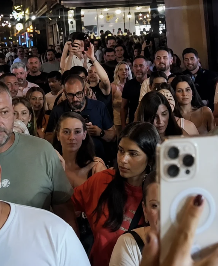 Tatilciler akın etti! İzmir Alaçatı'da adım atacak yer kalmadı... - Resim: 2