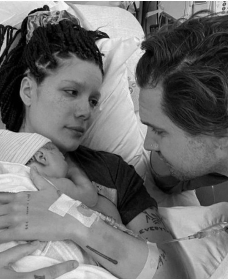 Dünyaca ünlü şarkıcı Halsey ve Türk sevgilisi Alev Aydın'ın 'Ender Ridley' bebeği doğdu - Resim: 1