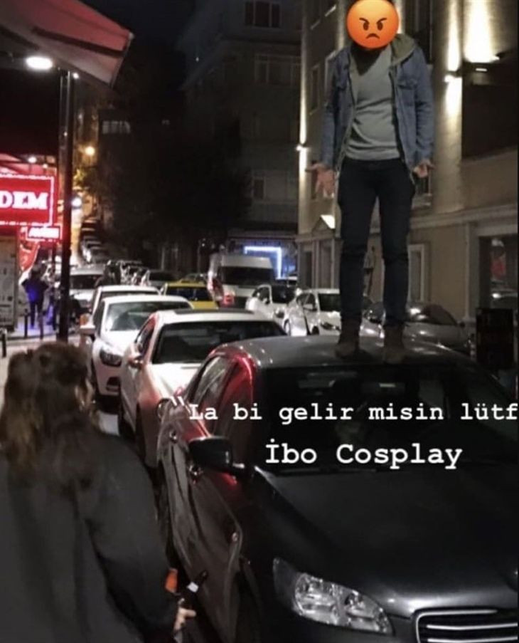 Sen Anlat Karadeniz dizisinin yıldızı Ulaş Tuna Astepe arabanın üzerine çıktı aşkını ilan etti - Resim: 3