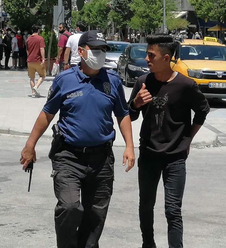 Isparta'da maskesiz olduğu ceza yazılmak istenen genç:  Soyadımı bilmiyorum - Resim: 4