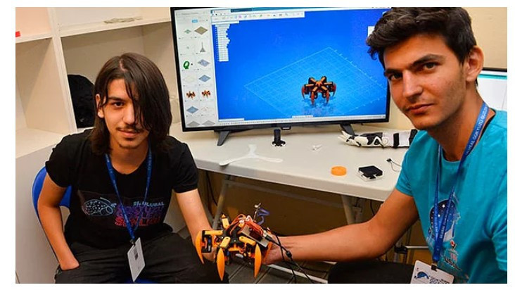 Deney yaparken ellerini kaybetti hayallerinden vazgeçmedi - Resim: 3