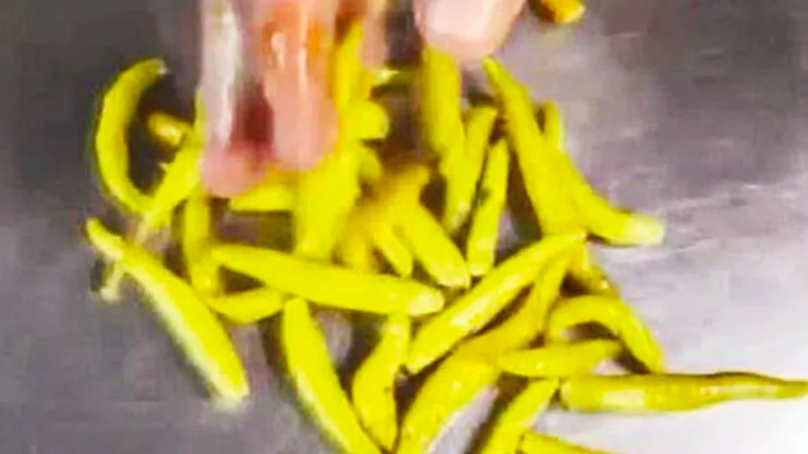 Kadıköy'deki iğrenç tantunicinin sahibi konuştu! Eğitim diye savundu - Resim: 2